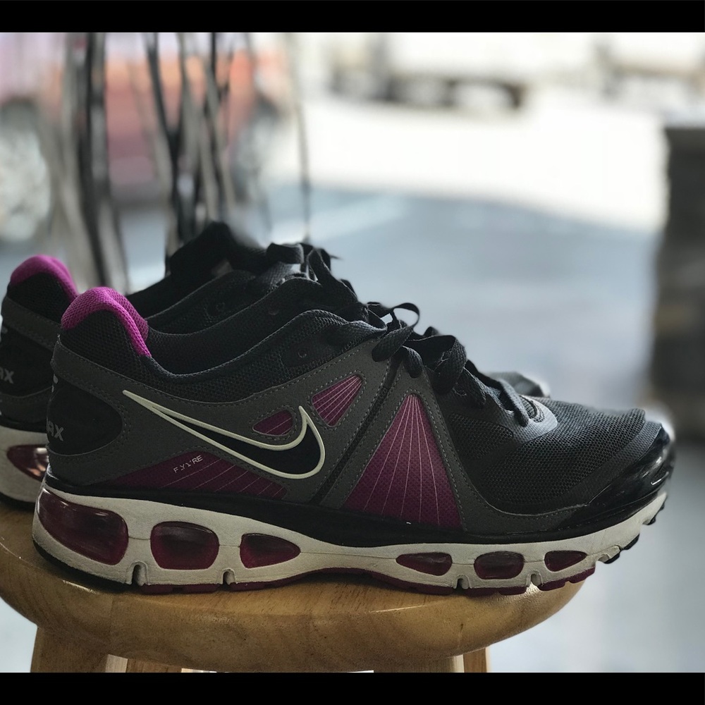 Women’s Nike Tailwind 4 size 10